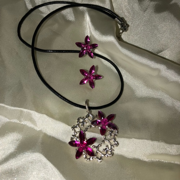 Gorgeous silver & pink pendant on leather cord - Picture 7 of 8